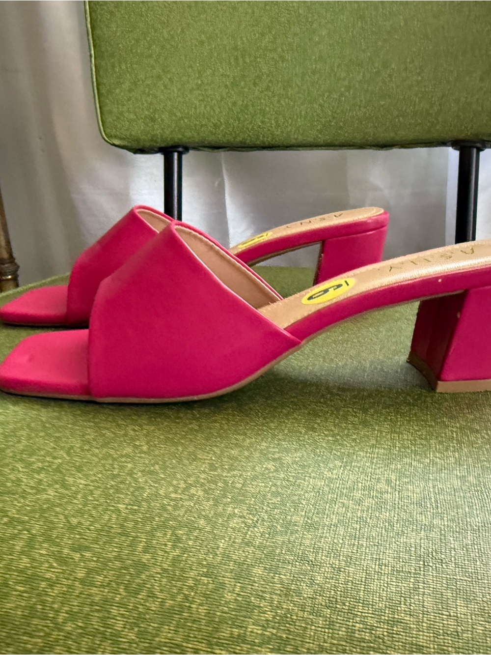 Women's Open-Toe Block Heel Mules in Hot Pink Leather